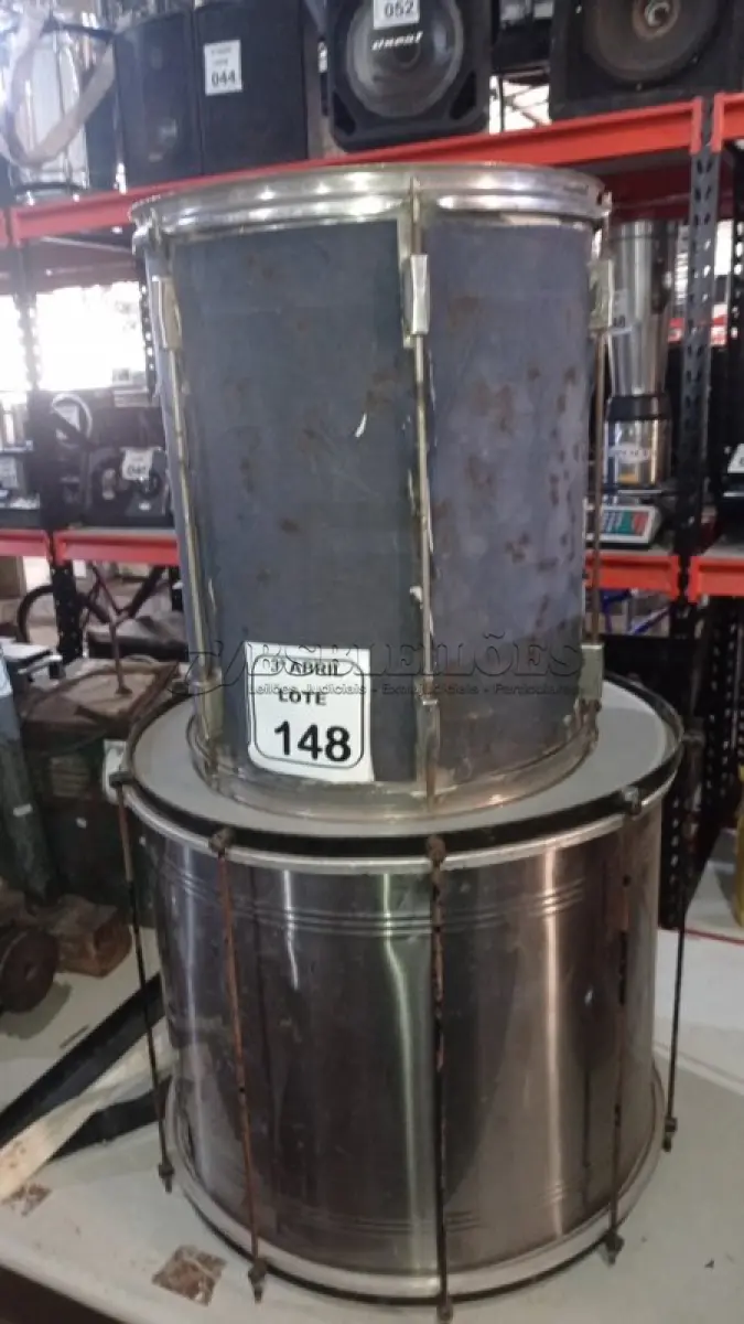LOTE 148 - 01 REPINIQUE E 01 SURDO. (NO ESTADO) ATENÇÃO! FAZER A VISITAÇÃO ANTES DE ARREMATAR, NÃO SABEMOS SE FUNCIONA, LEILÃO NÃO TEM GARANTIA E NEM DEVOLUÇÃO, SUJEITO A POSSÍVEIS AVARIAS VISÍVEIS/OCULTAS E/OU AUSÊNCIA DE COMPONENTES.