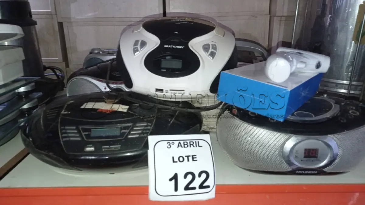 LOTE 122 - 02 TERMÔMETROS INFRA VERMELHO E 08 APARELHOS DE SOM PORTÁTEIS DE MARCAS E MODELOS DIVERSOS. (NO ESTADO) ATENÇÃO! FAZER A VISITAÇÃO ANTES DE ARREMATAR, NÃO SABEMOS SE FUNCIONA, LEILÃO NÃO TEM GARANTIA E NEM DEVOLUÇÃO, SUJEITO A POSSÍVEIS AVARIAS VISÍVEIS/OCULTAS E/OU AUSÊNCIA DE COMPONENTES.