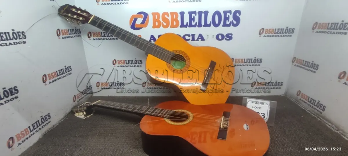 LOTE 063 - 02 VIOLÕES MARCAS SUZUKI E KASHIMA. (NO ESTADO) ATENÇÃO! FAZER A VISITAÇÃO ANTES DE ARREMATAR, NÃO SABEMOS SE FUNCIONA, LEILÃO NÃO TEM GARANTIA E NEM DEVOLUÇÃO, SUJEITO A POSSÍVEIS AVARIAS VISÍVEIS/OCULTAS E/OU AUSÊNCIA DE COMPONENTES.