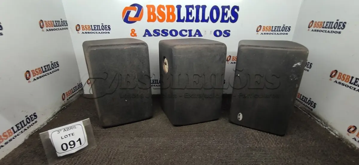 LOTE 091 - 03 CAIXAS DE SOM ALTO FALANTES MARCA WGK. (NO ESTADO) ATENÇÃO! FAZER A VISITAÇÃO ANTES DE ARREMATAR, NÃO SABEMOS SE FUNCIONA, LEILÃO NÃO TEM GARANTIA E NEM DEVOLUÇÃO, SUJEITO A POSSÍVEIS AVARIAS VISÍVEIS/OCULTAS E/OU AUSÊNCIA DE COMPONENTES.