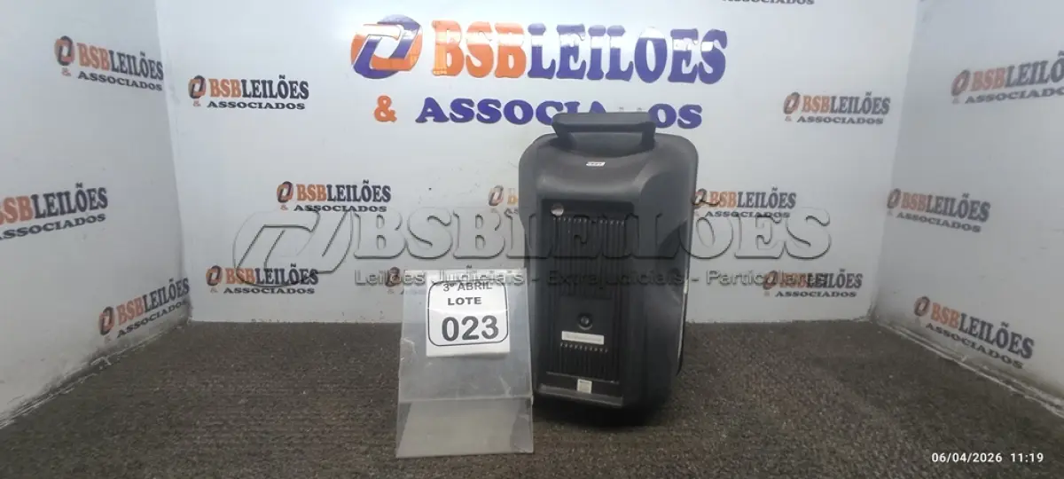 LOTE 023 - 01 CAIXA DE SOM MARCA AMVOX. (NO ESTADO) ATENÇÃO! FAZER A VISITAÇÃO ANTES DE ARREMATAR, NÃO SABEMOS SE FUNCIONA, LEILÃO NÃO TEM GARANTIA E NEM DEVOLUÇÃO, SUJEITO A POSSÍVEIS AVARIAS VISÍVEIS/OCULTAS E/OU AUSÊNCIA DE COMPONENTES.