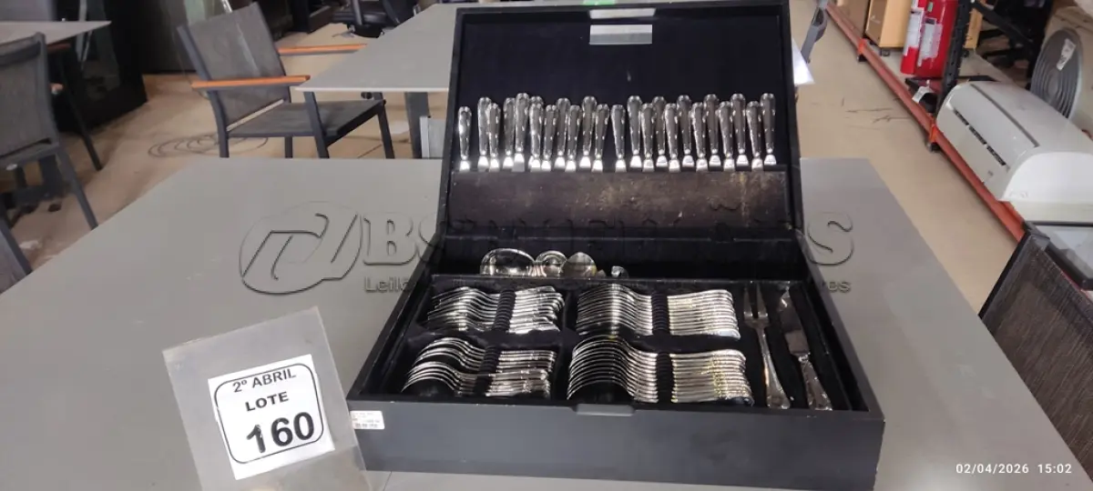 LOTE 160 - 01 FAQUEIRO EM AÇO INOX COM ESTOJO DE MADEIRA ROYAL. (NO ESTADO) ATENÇÃO! FAZER A VISITAÇÃO ANTES DE ARREMATAR, NÃO SABEMOS SE FUNCIONA, LEILÃO NÃO TEM GARANTIA E NEM DEVOLUÇÃO, SUJEITO A POSSÍVEIS AVARIAS VISÍVEIS/OCULTAS E/OU AUSÊNCIA DE COMPONENTES.