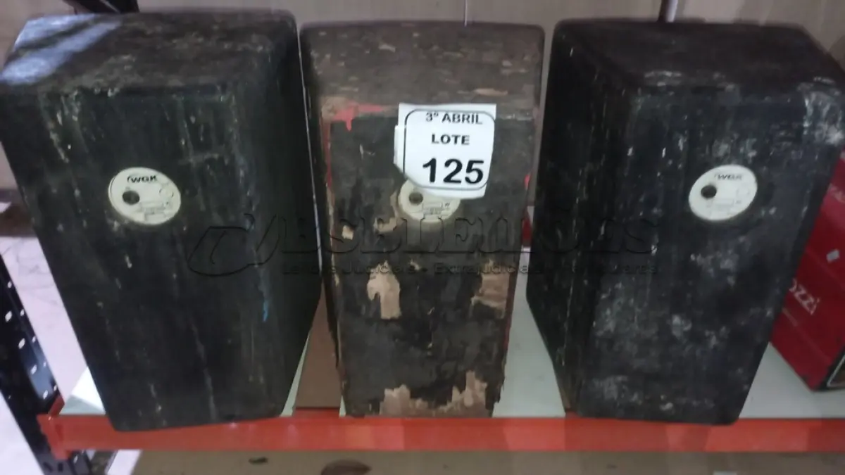LOTE 125 - 03 CAIXAS DE SOM ALTO FALANTE. (NO ESTADO) ATENÇÃO! FAZER A VISITAÇÃO ANTES DE ARREMATAR, NÃO SABEMOS SE FUNCIONA, LEILÃO NÃO TEM GARANTIA E NEM DEVOLUÇÃO, SUJEITO A POSSÍVEIS AVARIAS VISÍVEIS/OCULTAS E/OU AUSÊNCIA DE COMPONENTES.
