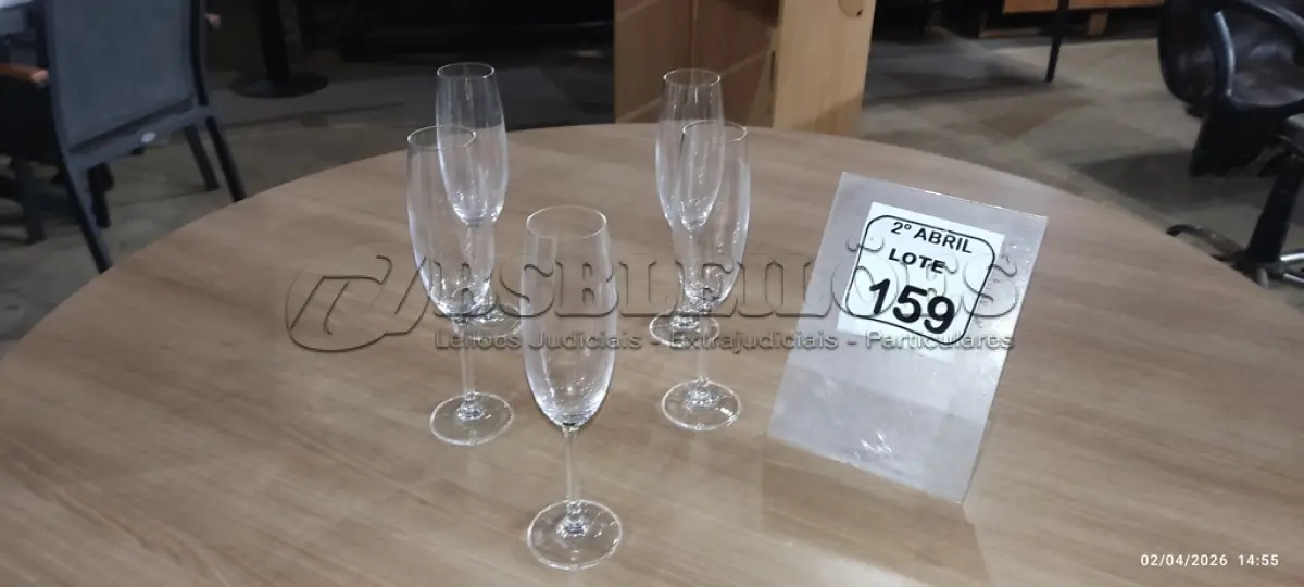 LOTE 159 - 05 TAÇAS DE CRISTAL PARA ESPUMANTE. (NO ESTADO) ATENÇÃO! FAZER A VISITAÇÃO ANTES DE ARREMATAR, NÃO SABEMOS SE FUNCIONA, LEILÃO NÃO TEM GARANTIA E NEM DEVOLUÇÃO, SUJEITO A POSSÍVEIS AVARIAS VISÍVEIS/OCULTAS E/OU AUSÊNCIA DE COMPONENTES.