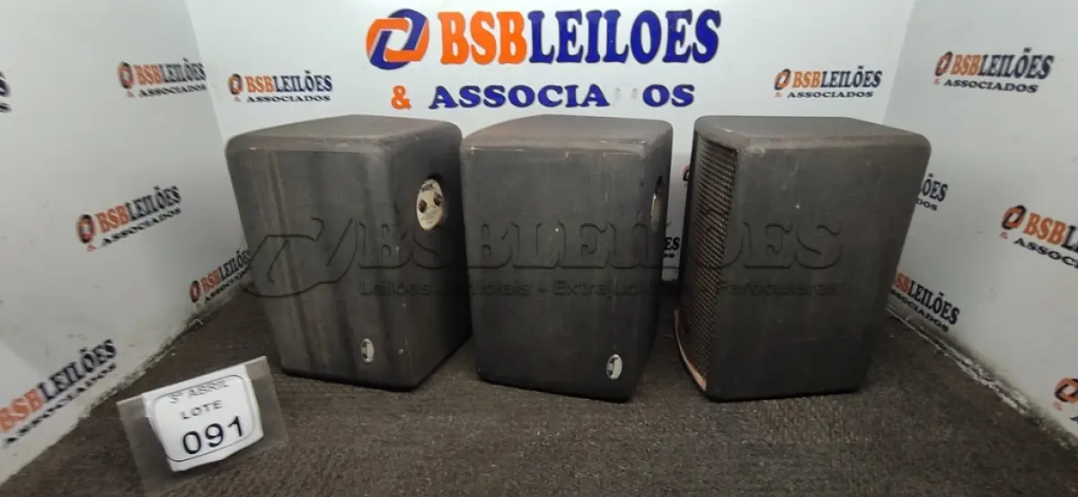 LOTE 091 - 03 CAIXAS DE SOM ALTO FALANTES MARCA WGK. (NO ESTADO) ATENÇÃO! FAZER A VISITAÇÃO ANTES DE ARREMATAR, NÃO SABEMOS SE FUNCIONA, LEILÃO NÃO TEM GARANTIA E NEM DEVOLUÇÃO, SUJEITO A POSSÍVEIS AVARIAS VISÍVEIS/OCULTAS E/OU AUSÊNCIA DE COMPONENTES.