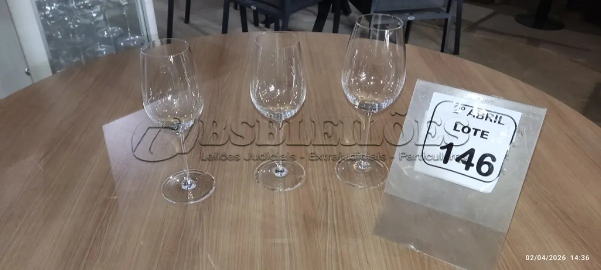 LOTE 146 - 03 TAÇAS DE CRISTAL DIVERSAS. (NO ESTADO) ATENÇÃO! FAZER A VISITAÇÃO ANTES DE ARREMATAR, NÃO SABEMOS SE FUNCIONA, LEILÃO NÃO TEM GARANTIA E NEM DEVOLUÇÃO, SUJEITO A POSSÍVEIS AVARIAS VISÍVEIS/OCULTAS E/OU AUSÊNCIA DE COMPONENTES.