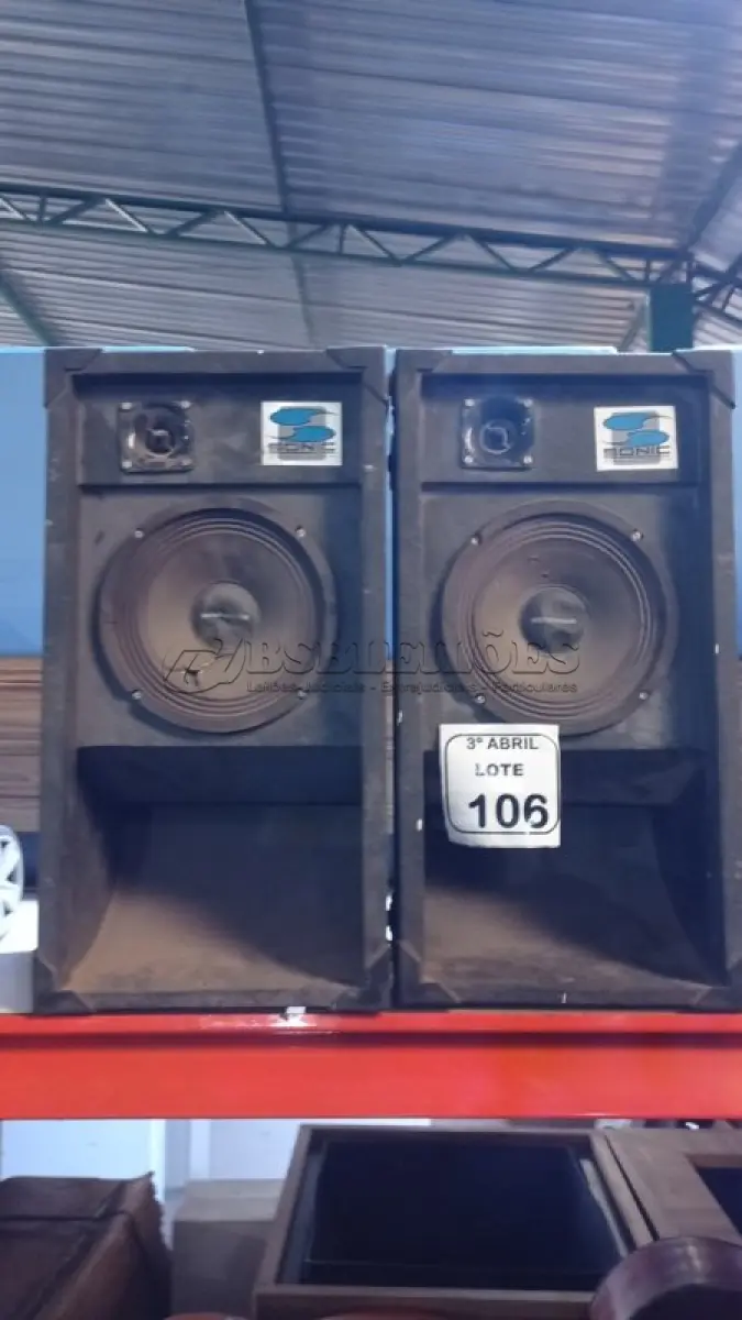 LOTE 106 - 02 CAIXAS DE SOM ALTO FALANTES. (NO ESTADO) ATENÇÃO! FAZER A VISITAÇÃO ANTES DE ARREMATAR, NÃO SABEMOS SE FUNCIONA, LEILÃO NÃO TEM GARANTIA E NEM DEVOLUÇÃO, SUJEITO A POSSÍVEIS AVARIAS VISÍVEIS/OCULTAS E/OU AUSÊNCIA DE COMPONENTES.