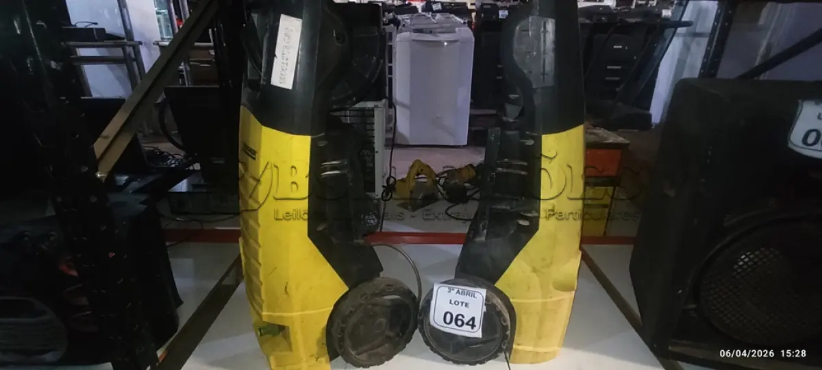 LOTE 064 - 02 LAVADORAS DE ALTA PRESSÃO INCOMPLETAS MARCA KARCHER. (NO ESTADO) ATENÇÃO! FAZER A VISITAÇÃO ANTES DE ARREMATAR, NÃO SABEMOS SE FUNCIONA, LEILÃO NÃO TEM GARANTIA E NEM DEVOLUÇÃO, SUJEITO A POSSÍVEIS AVARIAS VISÍVEIS/OCULTAS E/OU AUSÊNCIA DE COMPONENTES.
