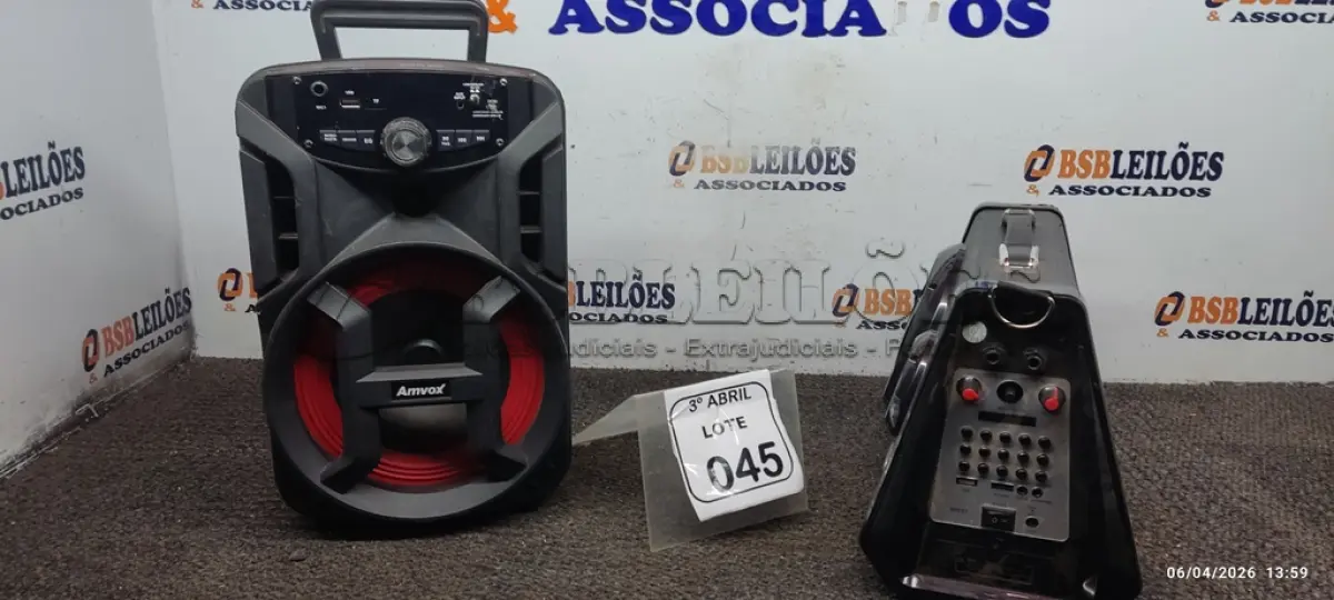 LOTE 045 - 02 CAIXAS DE SOM PORTÁTEIS MARCAS ANVOX E MULTILASER. (NO ESTADO) ATENÇÃO! FAZER A VISITAÇÃO ANTES DE ARREMATAR, NÃO SABEMOS SE FUNCIONA, LEILÃO NÃO TEM GARANTIA E NEM DEVOLUÇÃO, SUJEITO A POSSÍVEIS AVARIAS VISÍVEIS/OCULTAS E/OU AUSÊNCIA DE COMPONENTES.