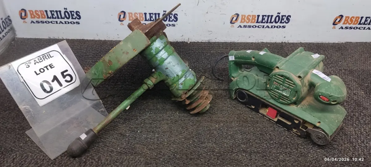 LOTE 015 - 01 CABEÇA PARA POLICORTE E 01 LIXADEIRA DE FITA. (NO ESTADO) ATENÇÃO! FAZER A VISITAÇÃO ANTES DE ARREMATAR, NÃO SABEMOS SE FUNCIONA, LEILÃO NÃO TEM GARANTIA E NEM DEVOLUÇÃO, SUJEITO A POSSÍVEIS AVARIAS VISÍVEIS/OCULTAS E/OU AUSÊNCIA DE COMPONENTES.