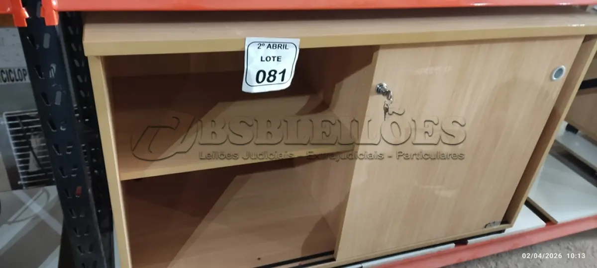 LOTE 081 - 01 ARMÁRIO BAIXO COM PORTAS DE CORRER EM MADEIRA. (NO ESTADO) ATENÇÃO! FAZER A VISITAÇÃO ANTES DE ARREMATAR, NÃO SABEMOS SE FUNCIONA, LEILÃO NÃO TEM GARANTIA E NEM DEVOLUÇÃO, SUJEITO A POSSÍVEIS AVARIAS VISÍVEIS/OCULTAS E/OU AUSÊNCIA DE COMPONENTES.