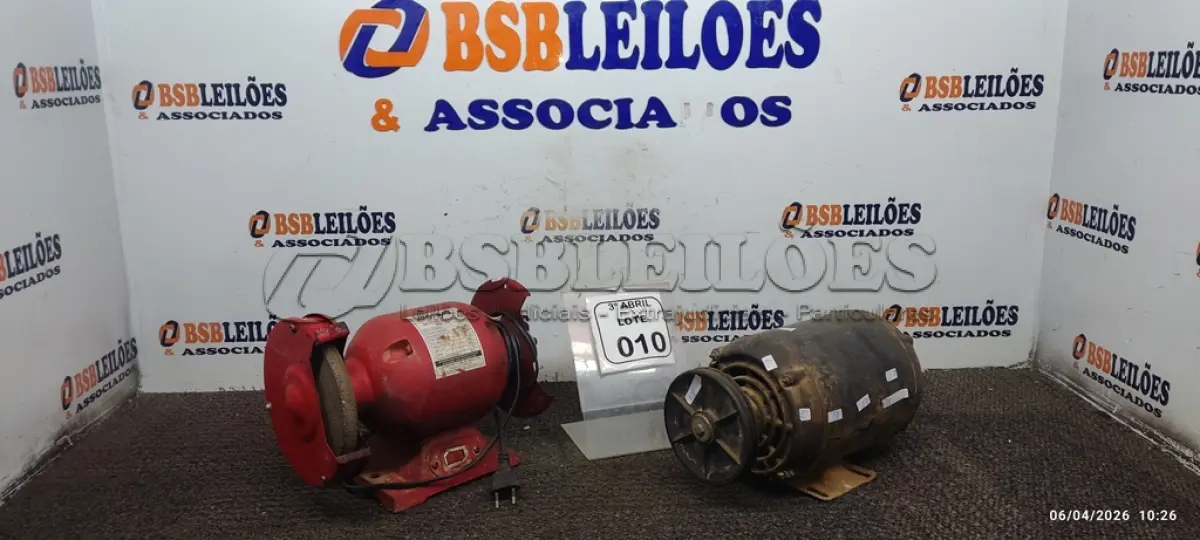 LOTE 010 - 01 MOTOR ELÉTRICO, 6,15/3A E 01 ESMERILHADEIRA DE BANCADA 3100 RPM. (NO ESTADO) ATENÇÃO! FAZER A VISITAÇÃO ANTES DE ARREMATAR, NÃO SABEMOS SE FUNCIONA, LEILÃO NÃO TEM GARANTIA E NEM DEVOLUÇÃO, SUJEITO A POSSÍVEIS AVARIAS VISÍVEIS/OCULTAS E/OU AUSÊNCIA DE COMPONENTES.