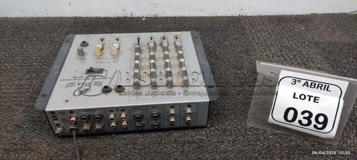 LOTE 039 - 01 MESA DE SOM AC-DC 12V MARCA STAR. (NO ESTADO) ATENÇÃO! FAZER A VISITAÇÃO ANTES DE ARREMATAR, NÃO SABEMOS SE FUNCIONA, LEILÃO NÃO TEM GARANTIA E NEM DEVOLUÇÃO, SUJEITO A POSSÍVEIS AVARIAS VISÍVEIS/OCULTAS E/OU AUSÊNCIA DE COMPONENTES.