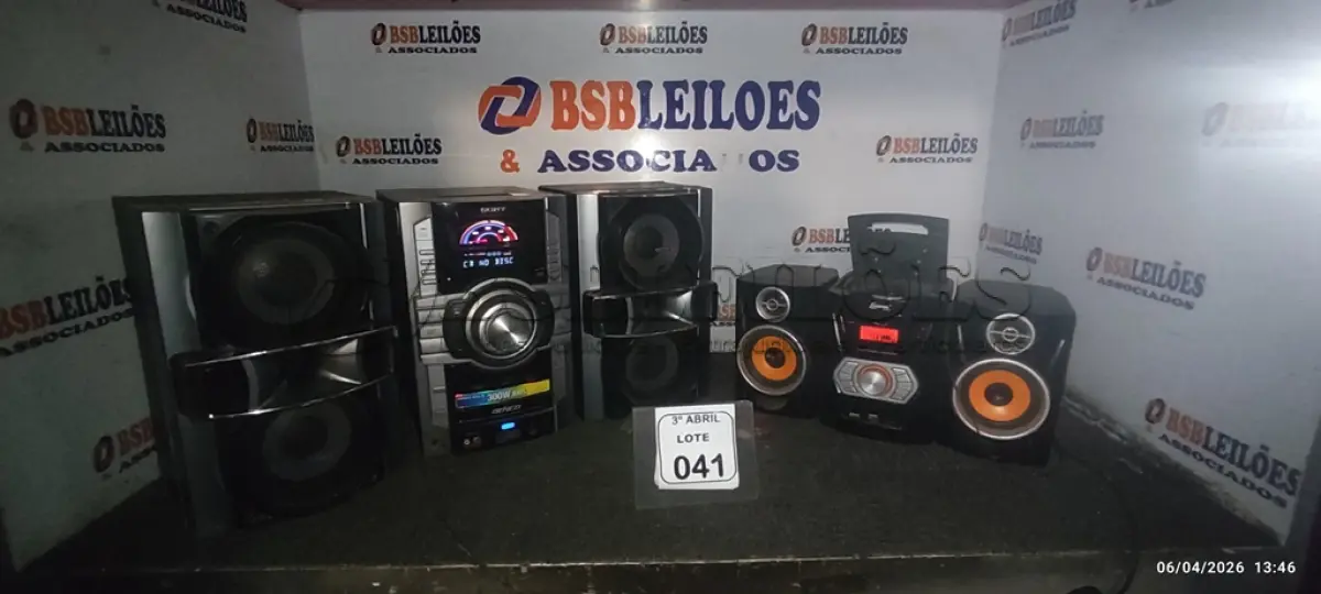 LOTE 041 - 01 MICRO SYSTEM COM CAIXAS ACOPLADAS MARCA LENOXX E 01 MICRO SYSTEM COM 02 CAIXAS DE SOM MARCA SONY. (NO ESTADO) ATENÇÃO! FAZER A VISITAÇÃO ANTES DE ARREMATAR, NÃO SABEMOS SE FUNCIONA, LEILÃO NÃO TEM GARANTIA E NEM DEVOLUÇÃO, SUJEITO A POSSÍVEIS AVARIAS VISÍVEIS/OCULTAS E/OU AUSÊNCIA DE COMPONENTES.