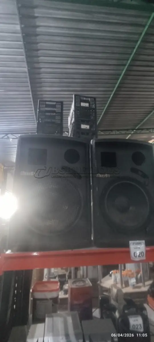 LOTE 020 - 02 CAIXAS DE SOM ALTO FALANTES MARCA SIXXO. (NO ESTADO) ATENÇÃO! FAZER A VISITAÇÃO ANTES DE ARREMATAR, NÃO SABEMOS SE FUNCIONA, LEILÃO NÃO TEM GARANTIA E NEM DEVOLUÇÃO, SUJEITO A POSSÍVEIS AVARIAS VISÍVEIS/OCULTAS E/OU AUSÊNCIA DE COMPONENTES.