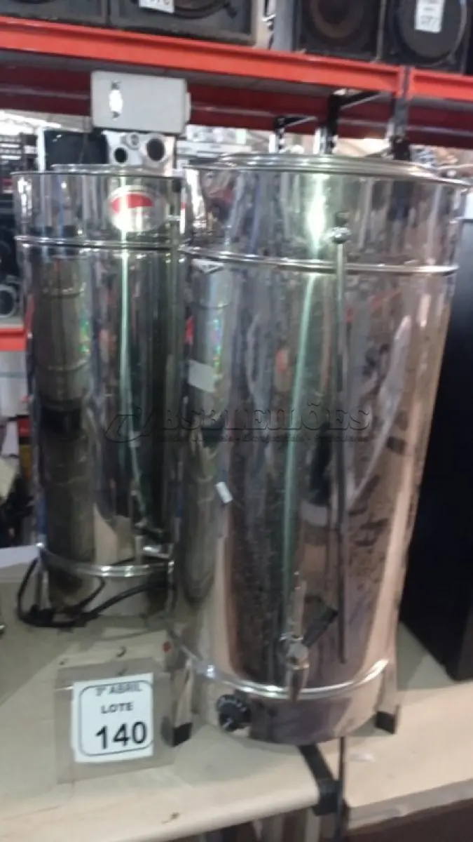 LOTE 140 - 02 CAFETEIRAS INDUSTRIAL EM INOX. (NO ESTADO) ATENÇÃO! FAZER A VISITAÇÃO ANTES DE ARREMATAR, NÃO SABEMOS SE FUNCIONA, LEILÃO NÃO TEM GARANTIA E NEM DEVOLUÇÃO, SUJEITO A POSSÍVEIS AVARIAS VISÍVEIS/OCULTAS E/OU AUSÊNCIA DE COMPONENTES.