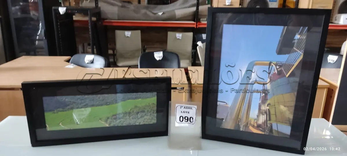 LOTE 090 - 02 QUADROS PEQUENOS DECORATIVOS. (NO ESTADO) ATENÇÃO! FAZER A VISITAÇÃO ANTES DE ARREMATAR, NÃO SABEMOS SE FUNCIONA, LEILÃO NÃO TEM GARANTIA E NEM DEVOLUÇÃO, SUJEITO A POSSÍVEIS AVARIAS VISÍVEIS/OCULTAS E/OU AUSÊNCIA DE COMPONENTES.