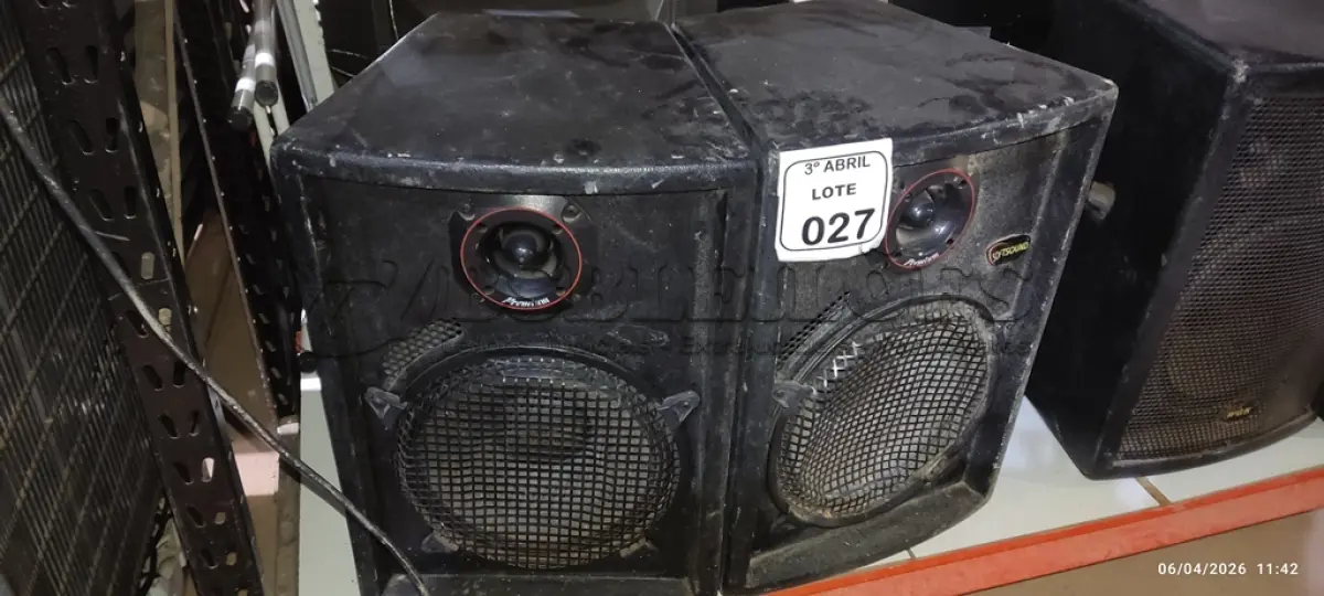 LOTE 027 - 02 CAIXAS DE SOM ALTO FALANTES MARCA SOFTSOUND. (NO ESTADO) ATENÇÃO! FAZER A VISITAÇÃO ANTES DE ARREMATAR, NÃO SABEMOS SE FUNCIONA, LEILÃO NÃO TEM GARANTIA E NEM DEVOLUÇÃO, SUJEITO A POSSÍVEIS AVARIAS VISÍVEIS/OCULTAS E/OU AUSÊNCIA DE COMPONENTES.