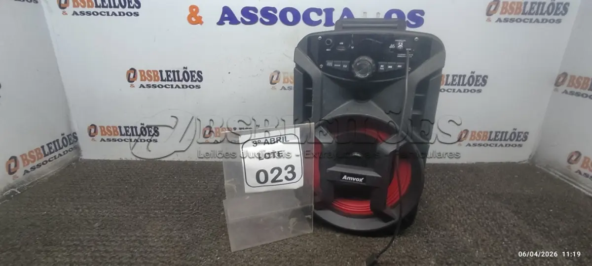 LOTE 023 - 01 CAIXA DE SOM MARCA AMVOX. (NO ESTADO) ATENÇÃO! FAZER A VISITAÇÃO ANTES DE ARREMATAR, NÃO SABEMOS SE FUNCIONA, LEILÃO NÃO TEM GARANTIA E NEM DEVOLUÇÃO, SUJEITO A POSSÍVEIS AVARIAS VISÍVEIS/OCULTAS E/OU AUSÊNCIA DE COMPONENTES.