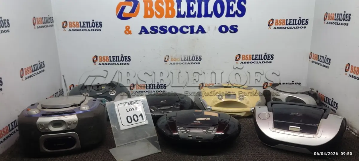 LOTE 001 - 07 APARELHOS DE SOM PORTÁTEIS DE MARCAS E MODELOS DIVERSOS. (NO ESTADO) ATENÇÃO! FAZER A VISITAÇÃO ANTES DE ARREMATAR, NÃO SABEMOS SE FUNCIONA, LEILÃO NÃO TEM GARANTIA E NEM DEVOLUÇÃO, SUJEITO A POSSÍVEIS AVARIAS VISÍVEIS/OCULTAS E/OU AUSÊNCIA DE COMPONENTES.