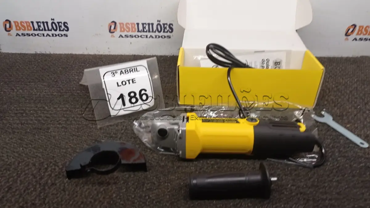 LOTE 186 - 01 ESMERILHADEIRA ANGULAR 220V.  ( PRODUTO NOVO). (NO ESTADO) ATENÇÃO! FAZER A VISITAÇÃO ANTES DE ARREMATAR, NÃO SABEMOS SE FUNCIONA, LEILÃO NÃO TEM GARANTIA E NEM DEVOLUÇÃO, SUJEITO A POSSÍVEIS AVARIAS VISÍVEIS/OCULTAS E/OU AUSÊNCIA DE COMPONENTES.