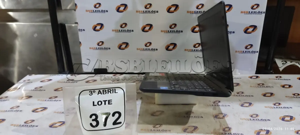 LOTE 372 - 01 CHROMEBOOK 16GB E.MMC MEMORIA 2GB LINHA CONNECT MARCA SAMSUNG SEM FONTE. (NO ESTADO) ATENÇÃO! FAZER A VISITAÇÃO ANTES DE ARREMATAR, NÃO SABEMOS SE FUNCIONA, LEILÃO NÃO TEM GARANTIA E NEM DEVOLUÇÃO, SUJEITO A POSSÍVEIS AVARIAS VISÍVEIS/OCULTAS E/OU AUSÊNCIA DE COMPONENTES.