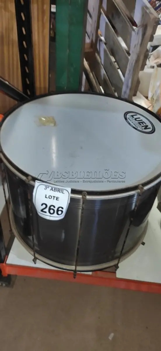LOTE 266 - 01 TAMBOR DE PERCUSSÃO. (NO ESTADO) ATENÇÃO! FAZER A VISITAÇÃO ANTES DE ARREMATAR, NÃO SABEMOS SE FUNCIONA, LEILÃO NÃO TEM GARANTIA E NEM DEVOLUÇÃO, SUJEITO A POSSÍVEIS AVARIAS VISÍVEIS/OCULTAS E/OU AUSÊNCIA DE COMPONENTES.