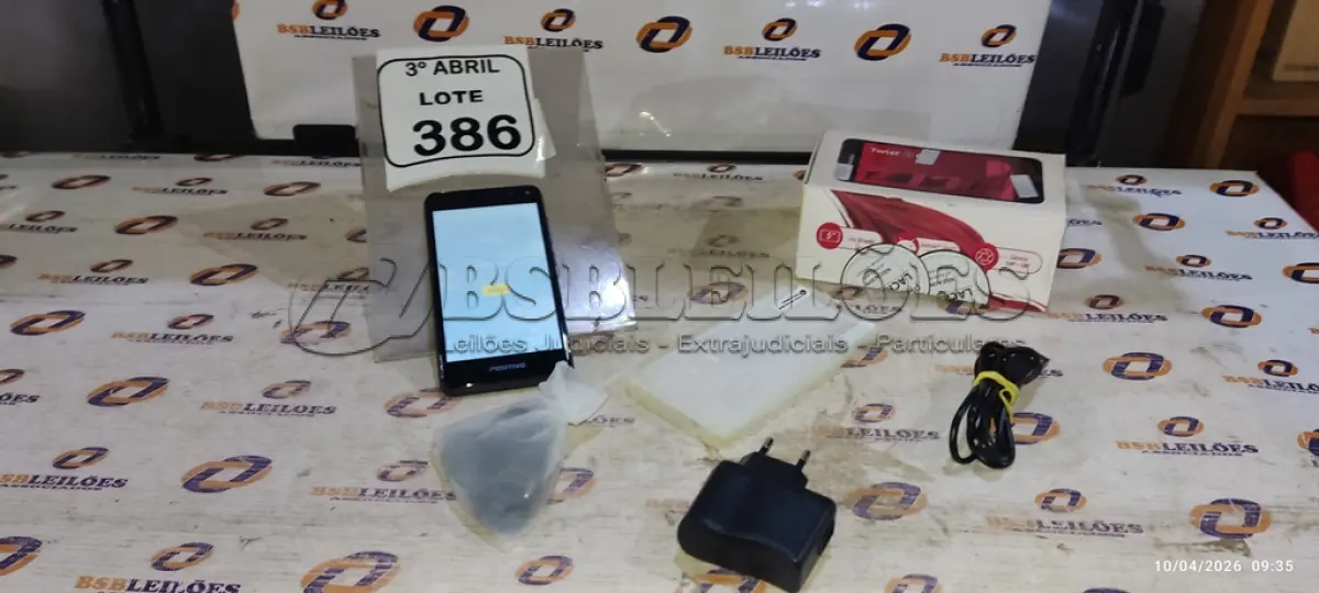 LOTE 386 - 01 SMARTPHONE COM CARREGADOR MODELO TWIST MARCA POSITIVO. (NO ESTADO) ATENÇÃO! FAZER A VISITAÇÃO ANTES DE ARREMATAR, NÃO SABEMOS SE FUNCIONA, LEILÃO NÃO TEM GARANTIA E NEM DEVOLUÇÃO, SUJEITO A POSSÍVEIS AVARIAS VISÍVEIS/OCULTAS E/OU AUSÊNCIA DE COMPONENTES.