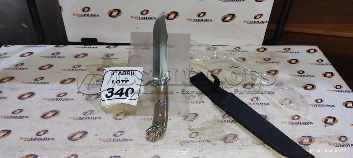 LOTE 340 - 01 FACA CABEÇA DE ONÇA CABO MADEIRA COM DETALHE EM ALUMÍNIO  AÇO INOX. (NO ESTADO) ATENÇÃO! FAZER A VISITAÇÃO ANTES DE ARREMATAR, NÃO SABEMOS SE FUNCIONA, LEILÃO NÃO TEM GARANTIA E NEM DEVOLUÇÃO, SUJEITO A POSSÍVEIS AVARIAS VISÍVEIS/OCULTAS E/OU AUSÊNCIA DE COMPONENTES.