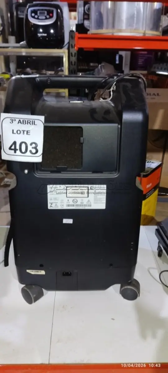 LOTE 403 - 01 CONCENTRADOR DE OXIGÊNIO MODELO 525PS MARCA DRIVE DEVILBISS HEALTHCARE. (NO ESTADO) ATENÇÃO! FAZER A VISITAÇÃO ANTES DE ARREMATAR, NÃO SABEMOS SE FUNCIONA, LEILÃO NÃO TEM GARANTIA E NEM DEVOLUÇÃO, SUJEITO A POSSÍVEIS AVARIAS VISÍVEIS/OCULTAS E/OU AUSÊNCIA DE COMPONENTES.