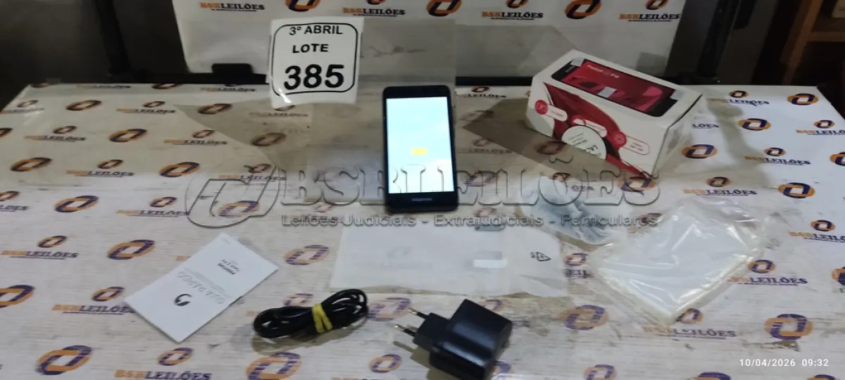 LOTE 385 - 01 SMARTPHONE COM CARREGADOR MODELO TWIST MARCA POSITIVO. (NO ESTADO) ATENÇÃO! FAZER A VISITAÇÃO ANTES DE ARREMATAR, NÃO SABEMOS SE FUNCIONA, LEILÃO NÃO TEM GARANTIA E NEM DEVOLUÇÃO, SUJEITO A POSSÍVEIS AVARIAS VISÍVEIS/OCULTAS E/OU AUSÊNCIA DE COMPONENTES.