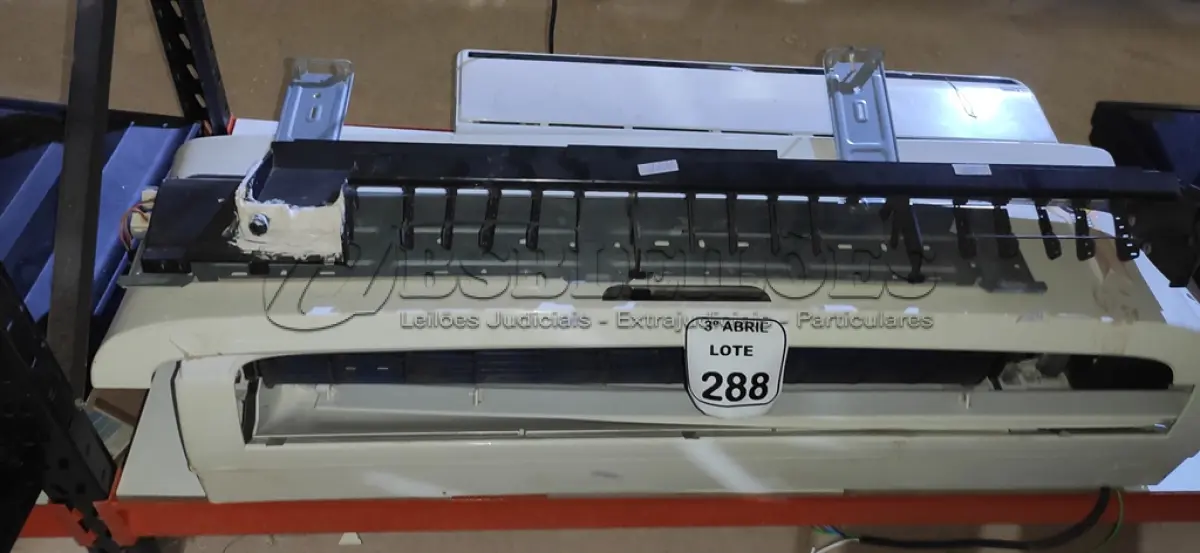 LOTE 288 - 01 EVAPORADORA 220V MODELO TIPO SPLIT UNIDADE INTERNA 22.000 BTU/H MARCA SPRINGER E 01 EVAPORADORA MODELO TLEA12FS-ADR DE 220V 12.00 BTU/H MARCA YORK. (NO ESTADO) ATENÇÃO! FAZER A VISITAÇÃO ANTES DE ARREMATAR, NÃO SABEMOS SE FUNCIONA, LEILÃO NÃO TEM GARANTIA E NEM DEVOLUÇÃO, SUJEITO A POSSÍVEIS AVARIAS VISÍVEIS/OCULTAS E/OU AUSÊNCIA DE COMPONENTES.