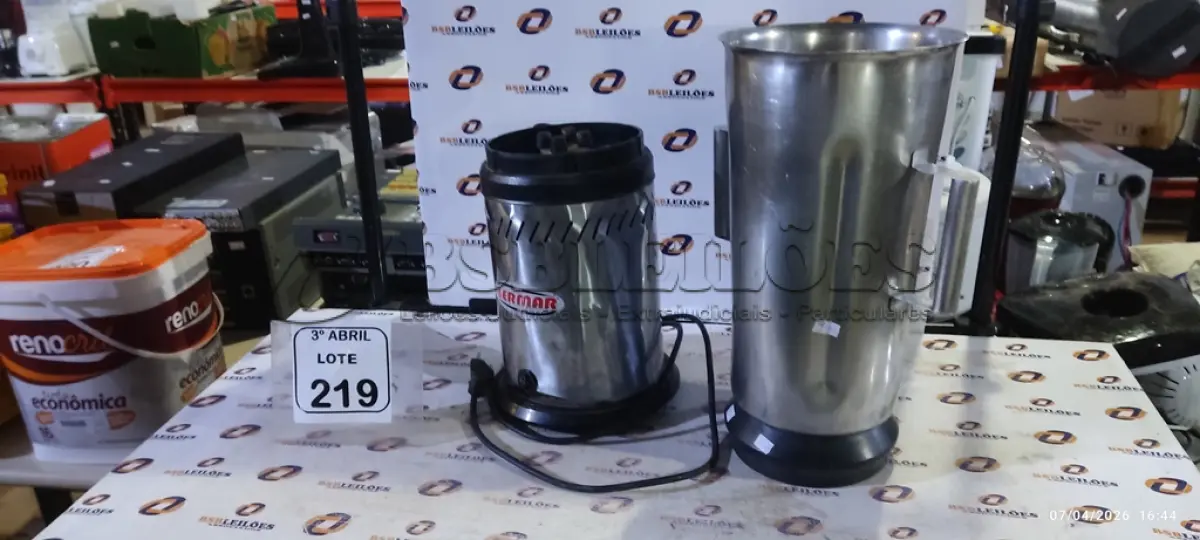 LOTE 219 - 01 LIQUIDIFICADOR INDUSTRIAL MARCA BERNAR. (NO ESTADO) ATENÇÃO! FAZER A VISITAÇÃO ANTES DE ARREMATAR, NÃO SABEMOS SE FUNCIONA, LEILÃO NÃO TEM GARANTIA E NEM DEVOLUÇÃO, SUJEITO A POSSÍVEIS AVARIAS VISÍVEIS/OCULTAS E/OU AUSÊNCIA DE COMPONENTES.