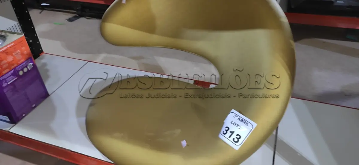 LOTE 313 - 01 ACENTO DE POLTRONA SEM BASE. (NO ESTADO) ATENÇÃO! FAZER A VISITAÇÃO ANTES DE ARREMATAR, NÃO SABEMOS SE FUNCIONA, LEILÃO NÃO TEM GARANTIA E NEM DEVOLUÇÃO, SUJEITO A POSSÍVEIS AVARIAS VISÍVEIS/OCULTAS E/OU AUSÊNCIA DE COMPONENTES.