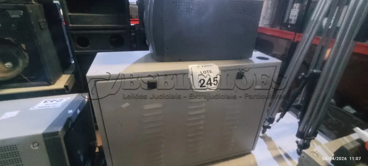LOTE 245 - 01 NOBREAK 1600VA MARCA RAGTECH E 01 BANCO DE BATERIA VAZIO E INCOMPLETO. (NO ESTADO) ATENÇÃO! FAZER A VISITAÇÃO ANTES DE ARREMATAR, NÃO SABEMOS SE FUNCIONA, LEILÃO NÃO TEM GARANTIA E NEM DEVOLUÇÃO, SUJEITO A POSSÍVEIS AVARIAS VISÍVEIS/OCULTAS E/OU AUSÊNCIA DE COMPONENTES.