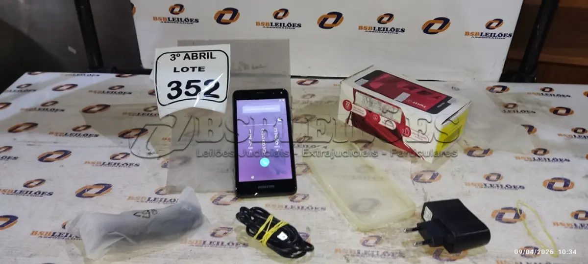 LOTE 352 - 01 SMARTPHONE COM CARREGADOR MODELO TWIST MARCA POSITIVO. (NO ESTADO) ATENÇÃO! FAZER A VISITAÇÃO ANTES DE ARREMATAR, NÃO SABEMOS SE FUNCIONA, LEILÃO NÃO TEM GARANTIA E NEM DEVOLUÇÃO, SUJEITO A POSSÍVEIS AVARIAS VISÍVEIS/OCULTAS E/OU AUSÊNCIA DE COMPONENTES.