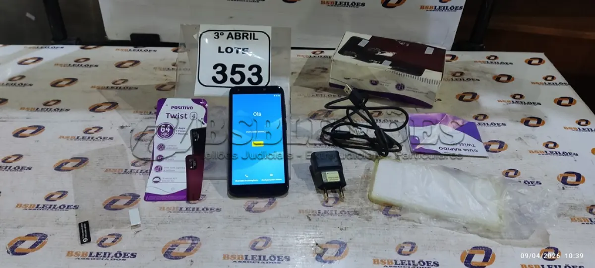 LOTE 353 - 01 SMARTPHONE COM CARREGADOR MODELO TWIST MARCA POSITIVO. (NO ESTADO) ATENÇÃO! FAZER A VISITAÇÃO ANTES DE ARREMATAR, NÃO SABEMOS SE FUNCIONA, LEILÃO NÃO TEM GARANTIA E NEM DEVOLUÇÃO, SUJEITO A POSSÍVEIS AVARIAS VISÍVEIS/OCULTAS E/OU AUSÊNCIA DE COMPONENTES.