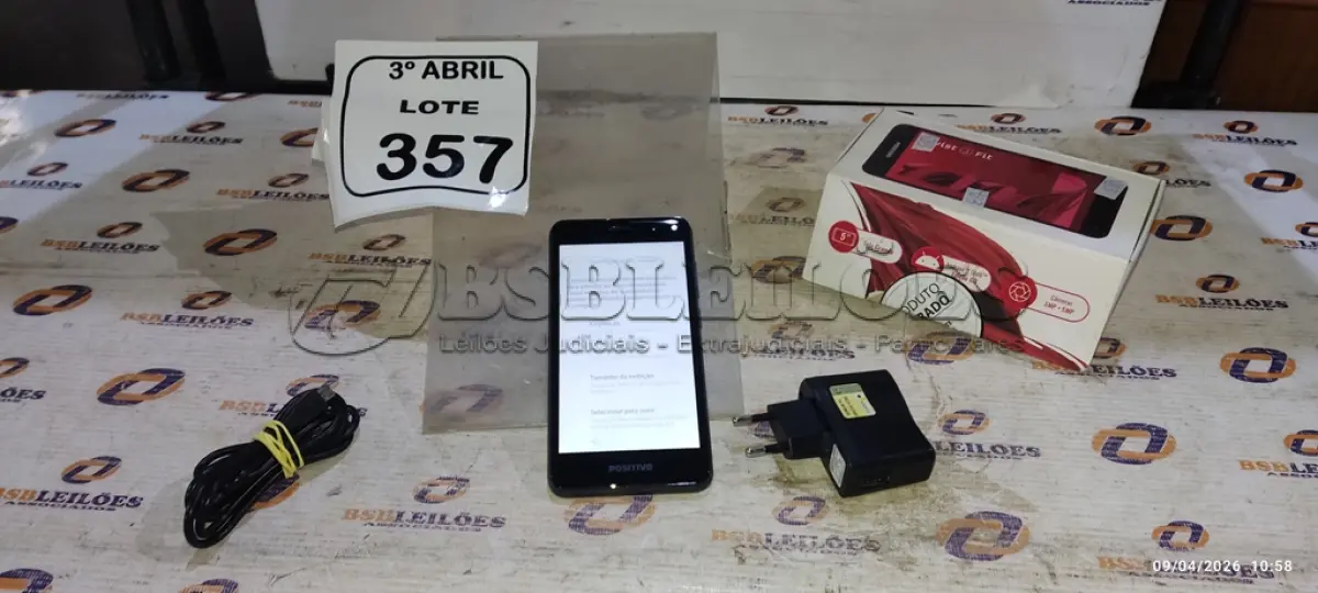LOTE 357 - 01 SMARTPHONE COM CARREGADOR MODELO TWIST MARCA POSITIVO. (NO ESTADO) ATENÇÃO! FAZER A VISITAÇÃO ANTES DE ARREMATAR, NÃO SABEMOS SE FUNCIONA, LEILÃO NÃO TEM GARANTIA E NEM DEVOLUÇÃO, SUJEITO A POSSÍVEIS AVARIAS VISÍVEIS/OCULTAS E/OU AUSÊNCIA DE COMPONENTES.