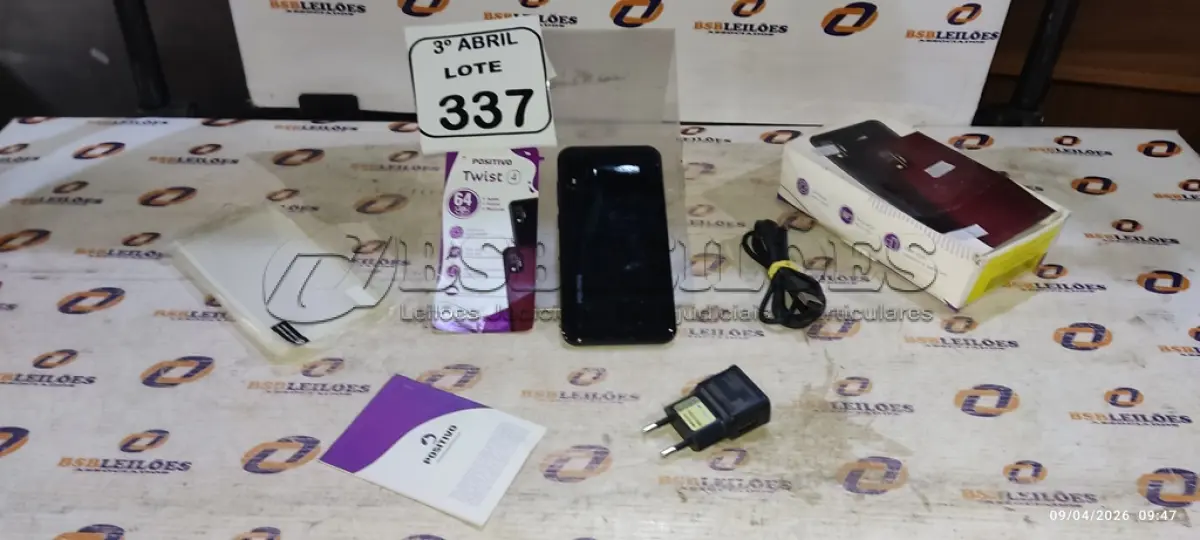 LOTE 337 - 01 SMARTPHONE COM CARREGADOR MODELO TWIST MARCA POSITIVO. (NO ESTADO) ATENÇÃO! FAZER A VISITAÇÃO ANTES DE ARREMATAR, NÃO SABEMOS SE FUNCIONA, LEILÃO NÃO TEM GARANTIA E NEM DEVOLUÇÃO, SUJEITO A POSSÍVEIS AVARIAS VISÍVEIS/OCULTAS E/OU AUSÊNCIA DE COMPONENTES.