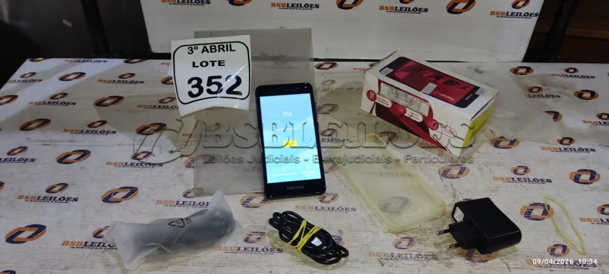 LOTE 352 - 01 SMARTPHONE COM CARREGADOR MODELO TWIST MARCA POSITIVO. (NO ESTADO) ATENÇÃO! FAZER A VISITAÇÃO ANTES DE ARREMATAR, NÃO SABEMOS SE FUNCIONA, LEILÃO NÃO TEM GARANTIA E NEM DEVOLUÇÃO, SUJEITO A POSSÍVEIS AVARIAS VISÍVEIS/OCULTAS E/OU AUSÊNCIA DE COMPONENTES.