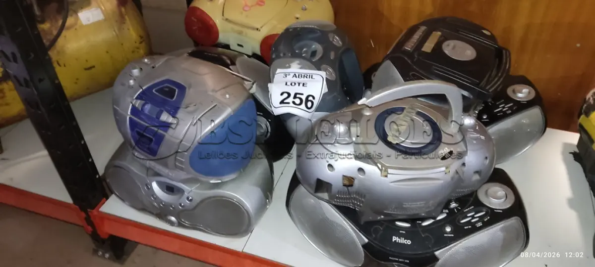 LOTE 256 - 10 APARELHOS DE SOM PORTÁTIL DE MARCA E MODELOS DIVERSOS. (NO ESTADO) ATENÇÃO! FAZER A VISITAÇÃO ANTES DE ARREMATAR, NÃO SABEMOS SE FUNCIONA, LEILÃO NÃO TEM GARANTIA E NEM DEVOLUÇÃO, SUJEITO A POSSÍVEIS AVARIAS VISÍVEIS/OCULTAS E/OU AUSÊNCIA DE COMPONENTES.