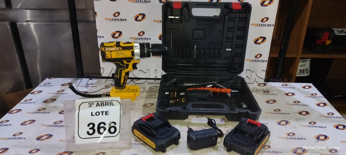 LOTE 366 - 01 FURADEIRA COM 02 BATERIAS DE 48V COM BITS, BROCAS, CARREGADOR E MALETA WAR SHARK. (NO ESTADO) ATENÇÃO! FAZER A VISITAÇÃO ANTES DE ARREMATAR, NÃO SABEMOS SE FUNCIONA, LEILÃO NÃO TEM GARANTIA E NEM DEVOLUÇÃO, SUJEITO A POSSÍVEIS AVARIAS VISÍVEIS/OCULTAS E/OU AUSÊNCIA DE COMPONENTES.