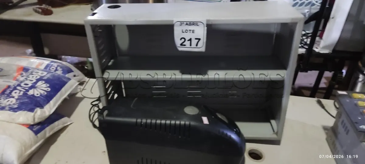 LOTE 217 - 01 NOBREAK 1400VA MARCA RAGTECH E 01 BANCO DE BATERIA VAZIO E INCOMPLETO. (NO ESTADO) ATENÇÃO! FAZER A VISITAÇÃO ANTES DE ARREMATAR, NÃO SABEMOS SE FUNCIONA, LEILÃO NÃO TEM GARANTIA E NEM DEVOLUÇÃO, SUJEITO A POSSÍVEIS AVARIAS VISÍVEIS/OCULTAS E/OU AUSÊNCIA DE COMPONENTES.