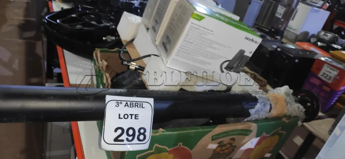LOTE 298 - 01 LOTE COM GRANDE QUANTIDADE DE ACESSÓRIO PARA CÂMERA E FILMADORAS DIVERSOS, 01 CÂMERA DE SEGURANÇA MODELO SCB-1000 MARCA SAMSUNG, 03 APARELHOS TELEFÔNICOS RESIDENCIAIS MARCA INTELBRAS E 01 SUPORTE DE FERRO. (NO ESTADO) ATENÇÃO! FAZER A VISITAÇÃO ANTES DE ARREMATAR, NÃO SABEMOS SE FUNCIONA, LEILÃO NÃO TEM GARANTIA E NEM DEVOLUÇÃO, SUJEITO A POSSÍVEIS AVARIAS VISÍVEIS/OCULTAS E/OU AUSÊNCIA DE COMPONENTES.