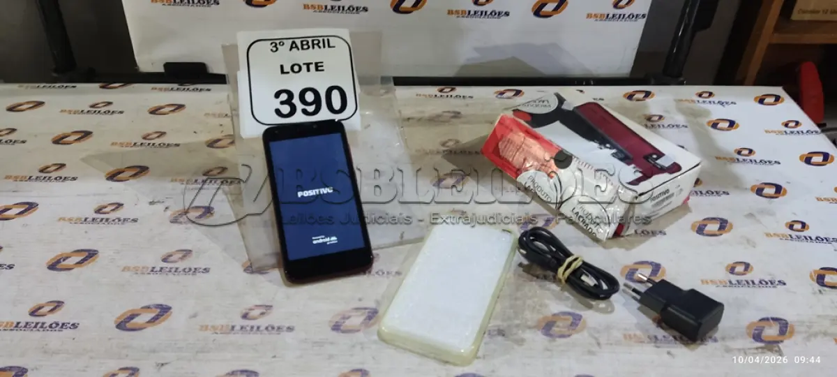 LOTE 390 - 01 SMARTPHONE COM CARREGADOR MODELO TWIST MARCA POSITIVO. (NO ESTADO) ATENÇÃO! FAZER A VISITAÇÃO ANTES DE ARREMATAR, NÃO SABEMOS SE FUNCIONA, LEILÃO NÃO TEM GARANTIA E NEM DEVOLUÇÃO, SUJEITO A POSSÍVEIS AVARIAS VISÍVEIS/OCULTAS E/OU AUSÊNCIA DE COMPONENTES.