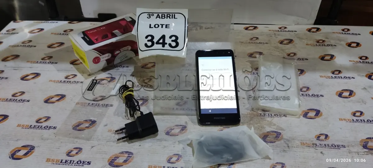 LOTE 343 - 01 SMARTPHONE COM CARREGADOR MODELO TWIST MARCA POSITIVO. (NO ESTADO) ATENÇÃO! FAZER A VISITAÇÃO ANTES DE ARREMATAR, NÃO SABEMOS SE FUNCIONA, LEILÃO NÃO TEM GARANTIA E NEM DEVOLUÇÃO, SUJEITO A POSSÍVEIS AVARIAS VISÍVEIS/OCULTAS E/OU AUSÊNCIA DE COMPONENTES.