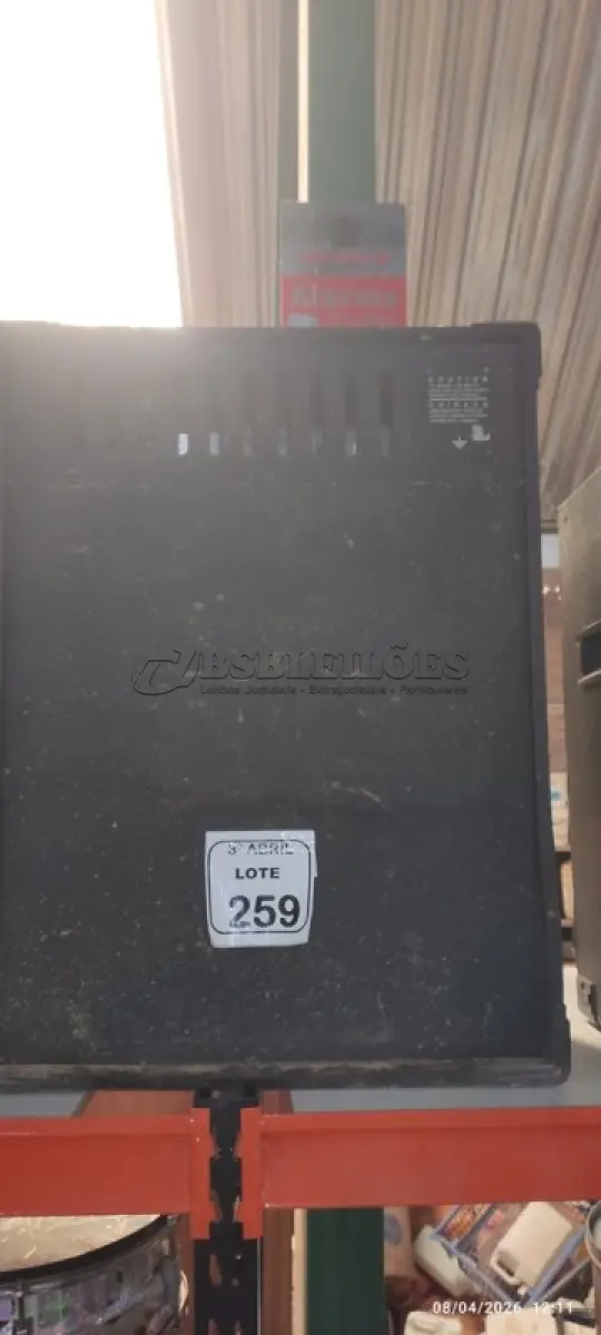LOTE 259 - 01 CAIXA DE SOM AMPLIFICADA MODELO PRC 360 MARCA WATTSOM. (NO ESTADO) ATENÇÃO! FAZER A VISITAÇÃO ANTES DE ARREMATAR, NÃO SABEMOS SE FUNCIONA, LEILÃO NÃO TEM GARANTIA E NEM DEVOLUÇÃO, SUJEITO A POSSÍVEIS AVARIAS VISÍVEIS/OCULTAS E/OU AUSÊNCIA DE COMPONENTES.