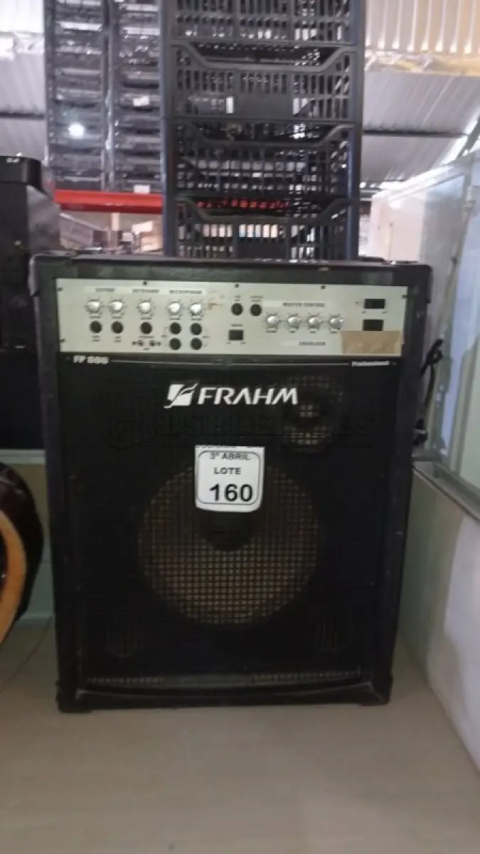 LOTE 160 - 01 CAIXA DE SOM AMPLIFICADORA MODELO FP800 MARCA FRAHN. (NO ESTADO) ATENÇÃO! FAZER A VISITAÇÃO ANTES DE ARREMATAR, NÃO SABEMOS SE FUNCIONA, LEILÃO NÃO TEM GARANTIA E NEM DEVOLUÇÃO, SUJEITO A POSSÍVEIS AVARIAS VISÍVEIS/OCULTAS E/OU AUSÊNCIA DE COMPONENTES.