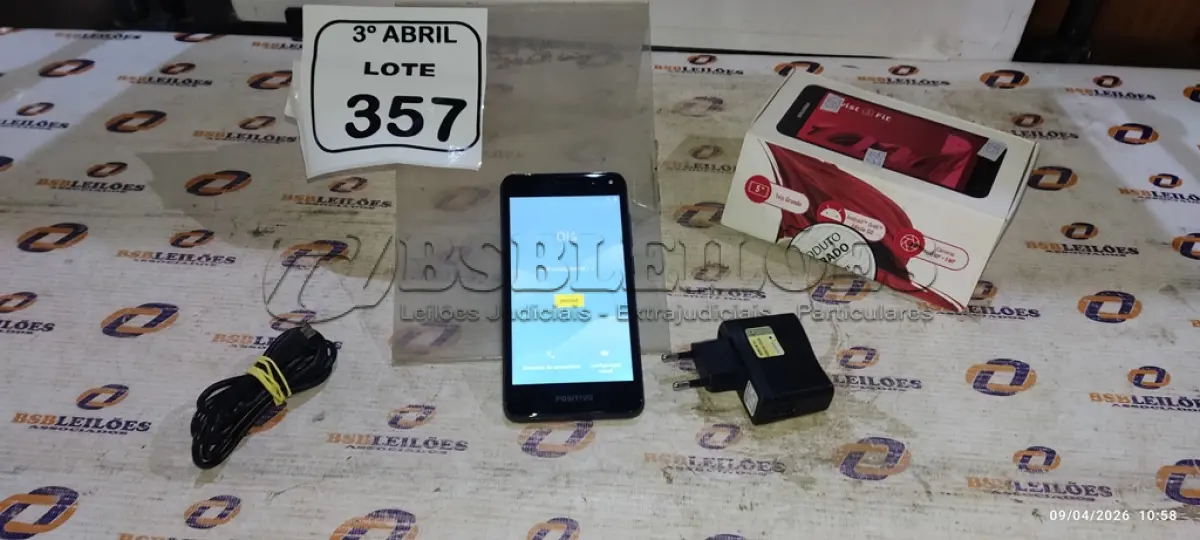 LOTE 357 - 01 SMARTPHONE COM CARREGADOR MODELO TWIST MARCA POSITIVO. (NO ESTADO) ATENÇÃO! FAZER A VISITAÇÃO ANTES DE ARREMATAR, NÃO SABEMOS SE FUNCIONA, LEILÃO NÃO TEM GARANTIA E NEM DEVOLUÇÃO, SUJEITO A POSSÍVEIS AVARIAS VISÍVEIS/OCULTAS E/OU AUSÊNCIA DE COMPONENTES.