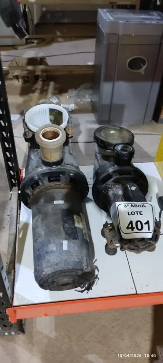 LOTE 401 - 02 BOMBAS COM PRÉ-FILTRO PARA PISCINA. (NO ESTADO) ATENÇÃO! FAZER A VISITAÇÃO ANTES DE ARREMATAR, NÃO SABEMOS SE FUNCIONA, LEILÃO NÃO TEM GARANTIA E NEM DEVOLUÇÃO, SUJEITO A POSSÍVEIS AVARIAS VISÍVEIS/OCULTAS E/OU AUSÊNCIA DE COMPONENTES.